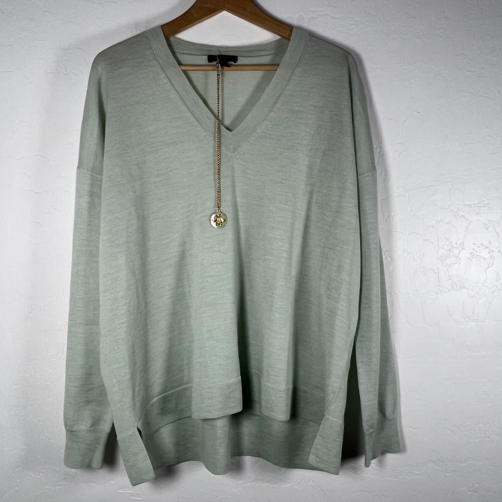 J. Crew Womens Sage Green 100% Merino Wool V-Neck Sweater w necklace Size M
